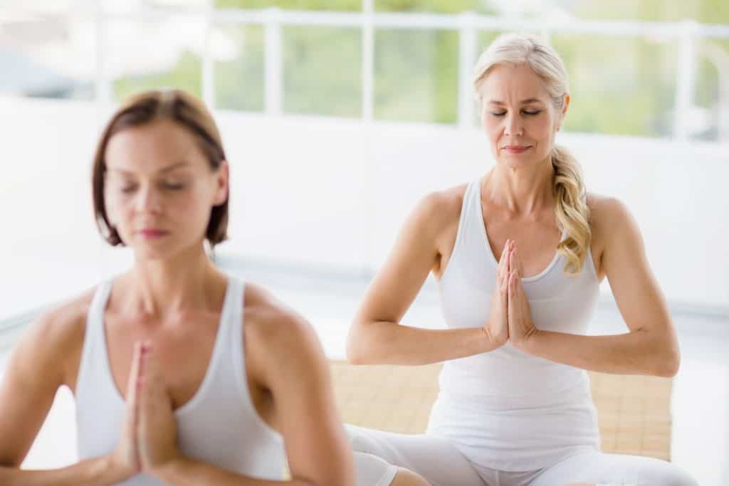 How to Use Castor Oil for Knee Joint Pain: A Simple Relief Guide Depositphotos 114919718 XL 1024x683