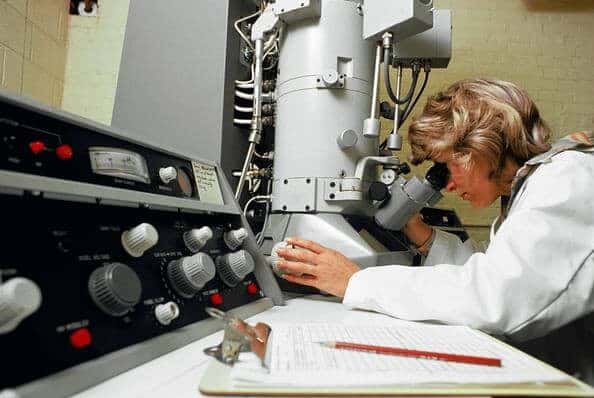 LIFE-CHANGING: Harvard Medical Student Discovers 1 Secret Mineral That Helps You Lose 52 lbs In 28 Days Lab Scientist